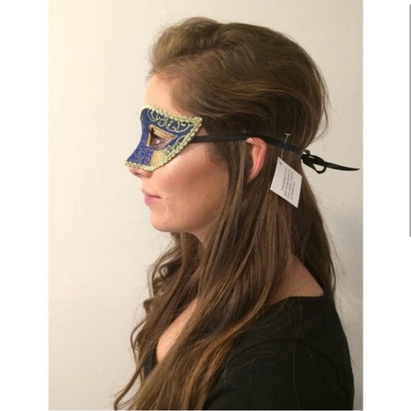 Mardi Gras Mask - Picture 3 of 10